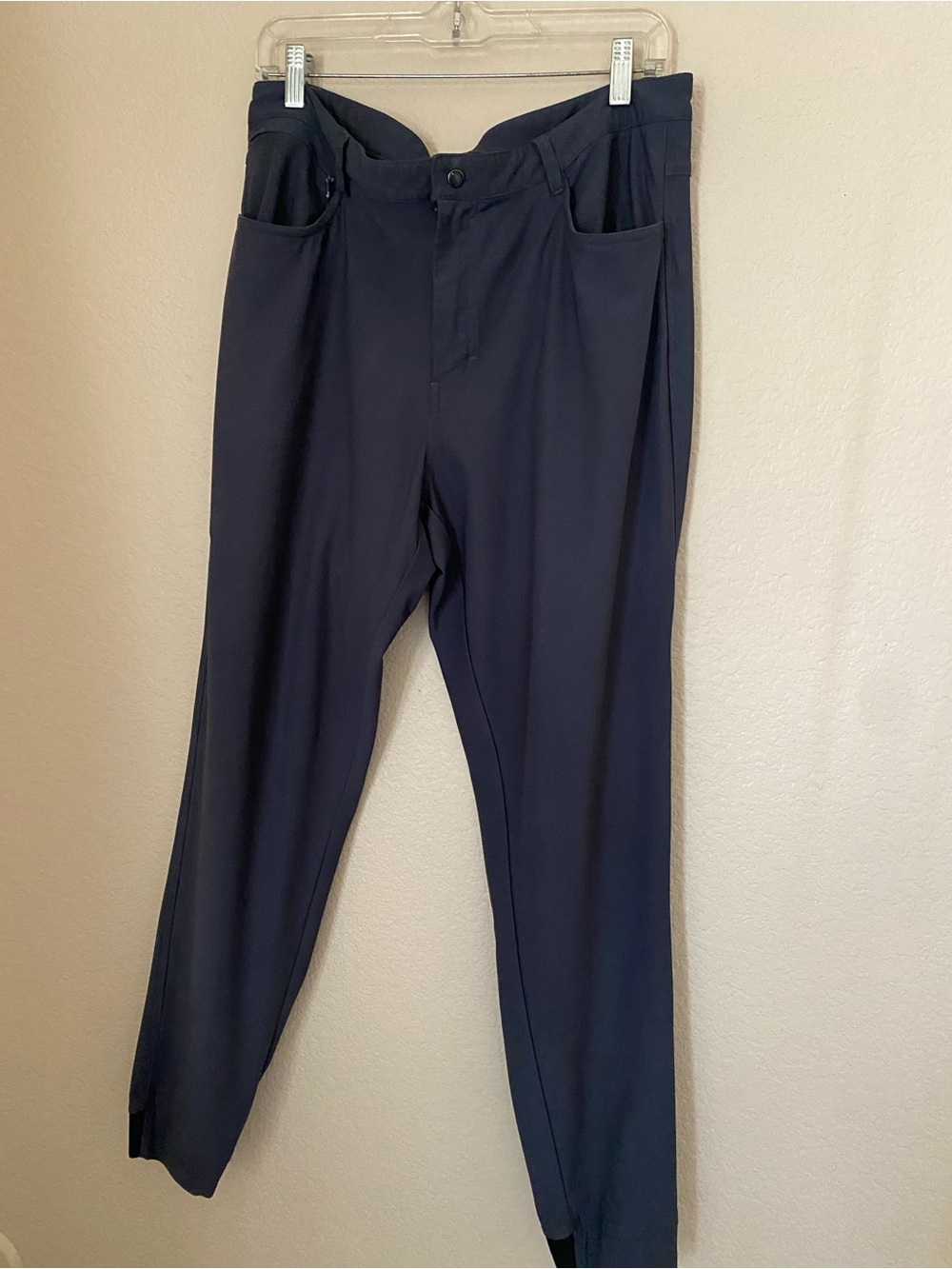 GAIAM Men's charcoal gray “Commuter/Performance” pant31”inseam Athleisure jogger